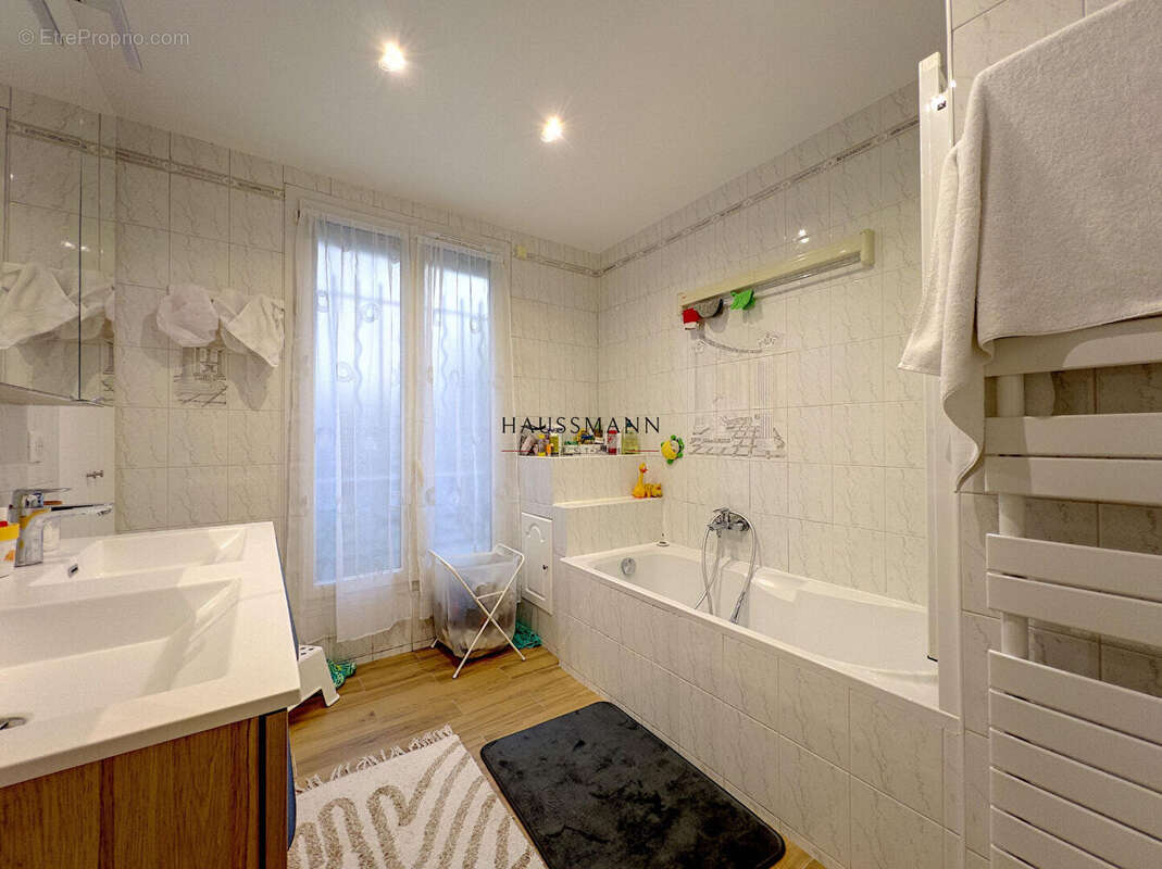 Appartement à PARIS-11E