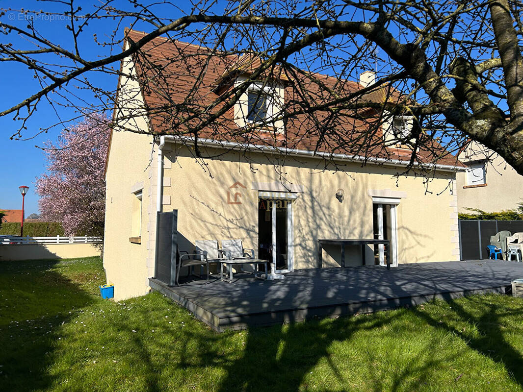 Maison à ARGENCES