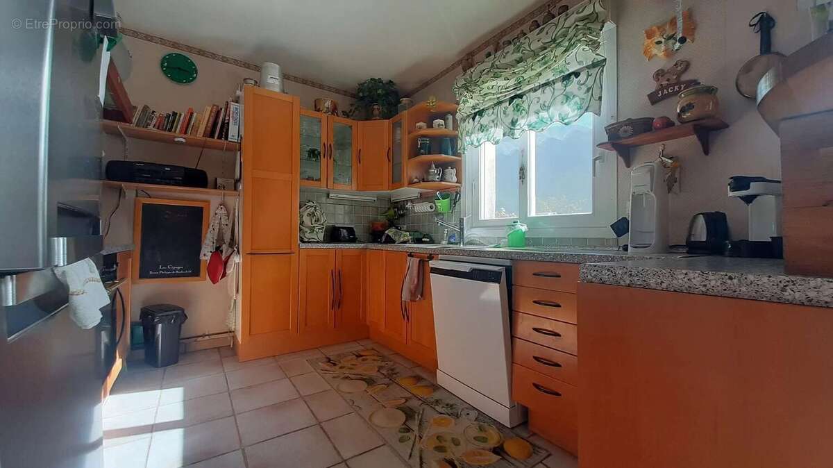 Maison à PUGET-THENIERS