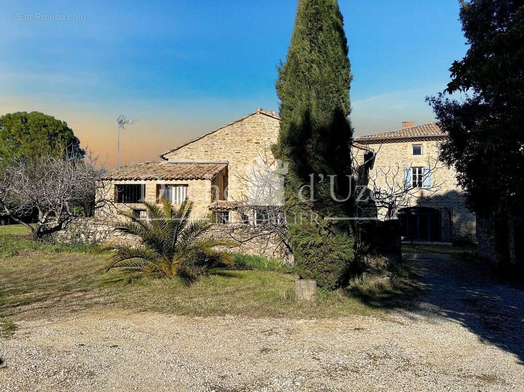 Photo 2 - Maison à LAUDUN-L&#039;ARDOISE