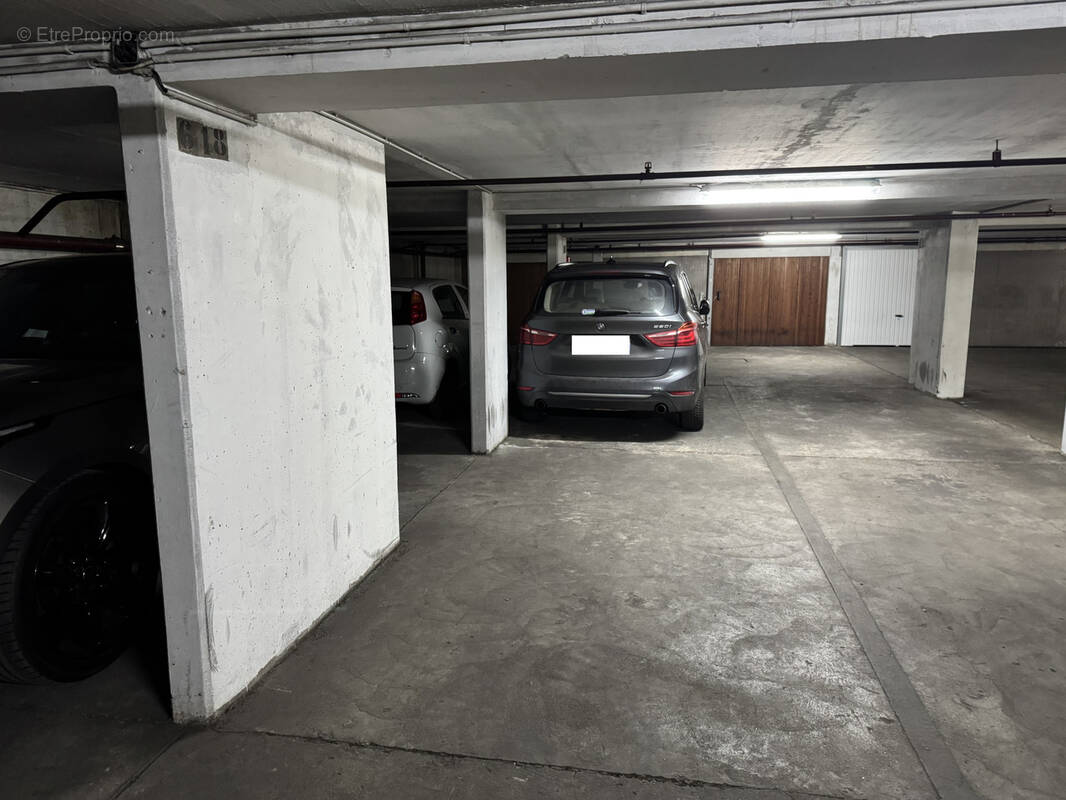 Parking à PARIS-16E