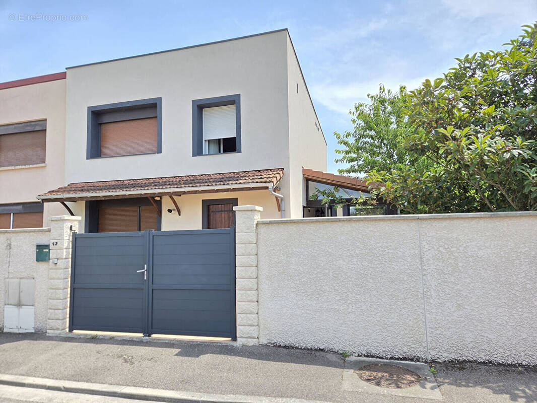 Maison à MEYZIEU