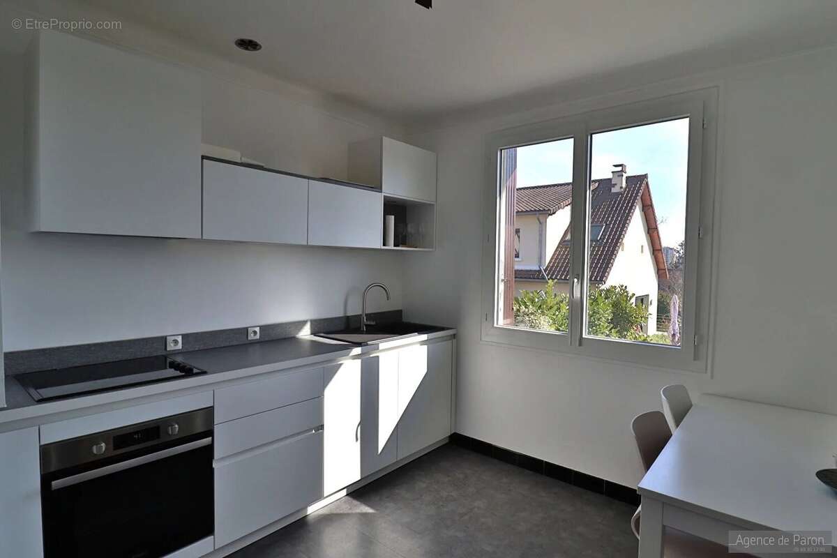 Maison à VERRIERES-LE-BUISSON