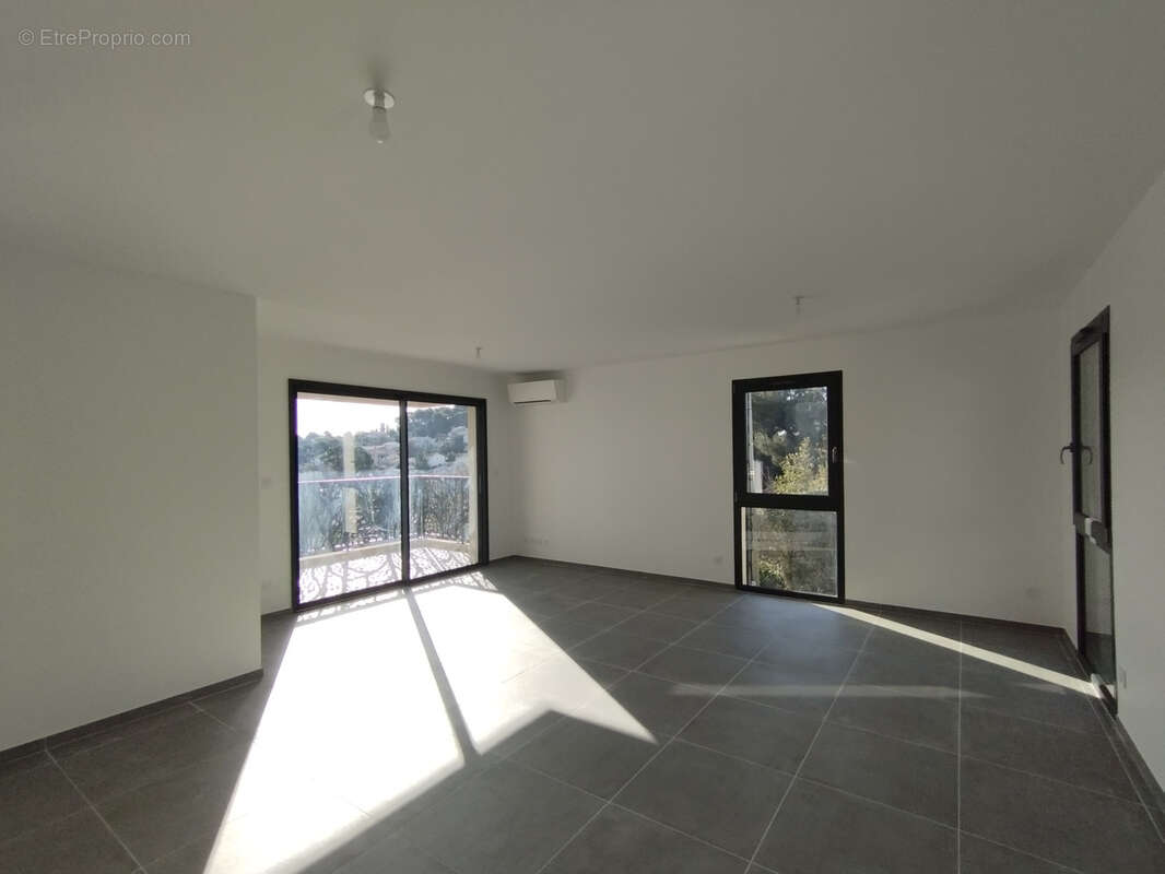 Appartement à SIX-FOURS-LES-PLAGES