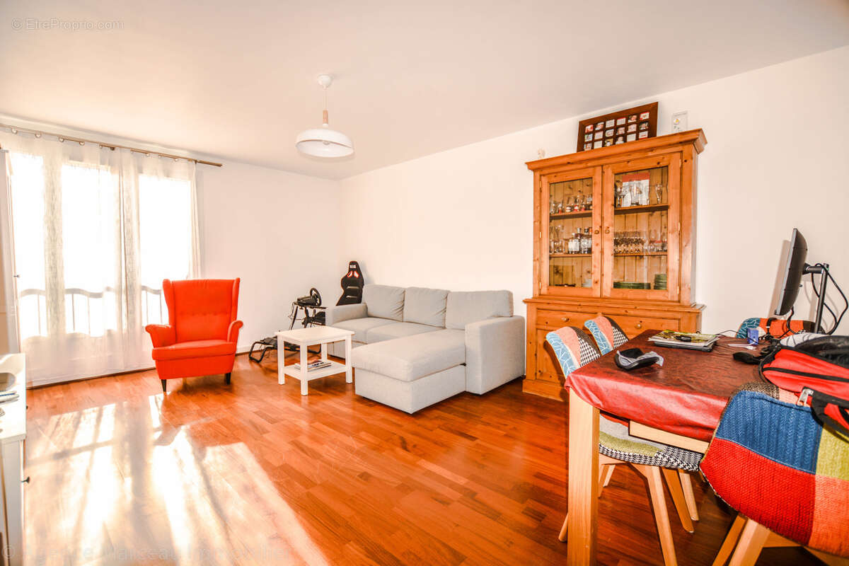 Appartement à COURBEVOIE