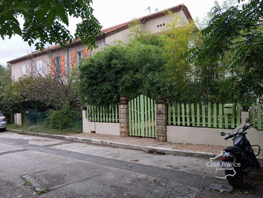 Maison à MOLIERES-SUR-CEZE