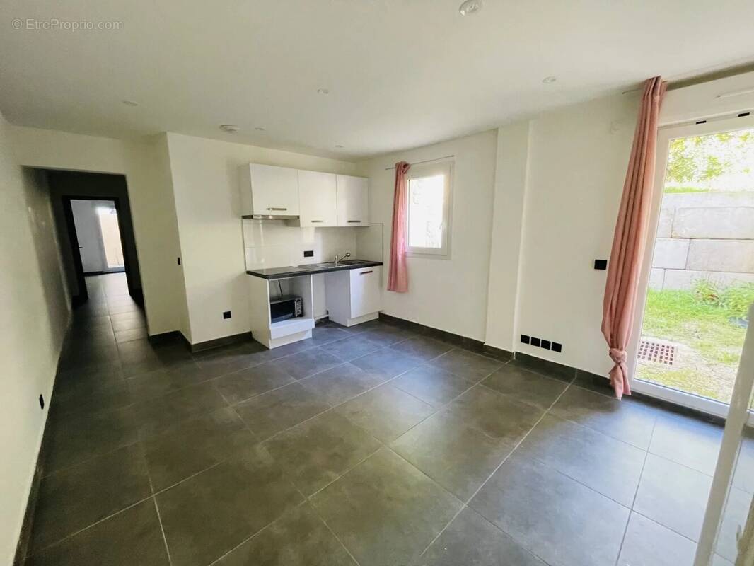 Appartement à CONTES