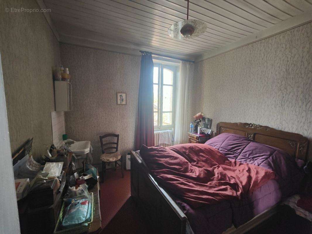 Maison à ANGLARS-SAINT-FELIX
