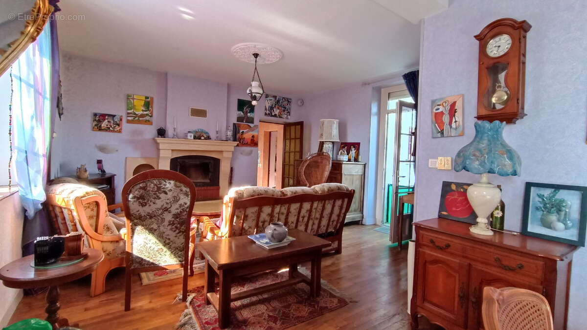 Maison à CUBJAC