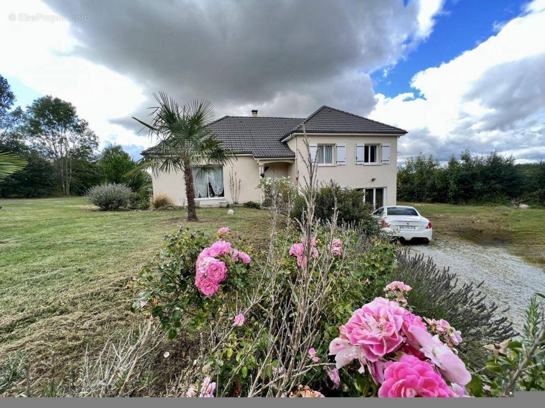 Maison à BOUSSAC