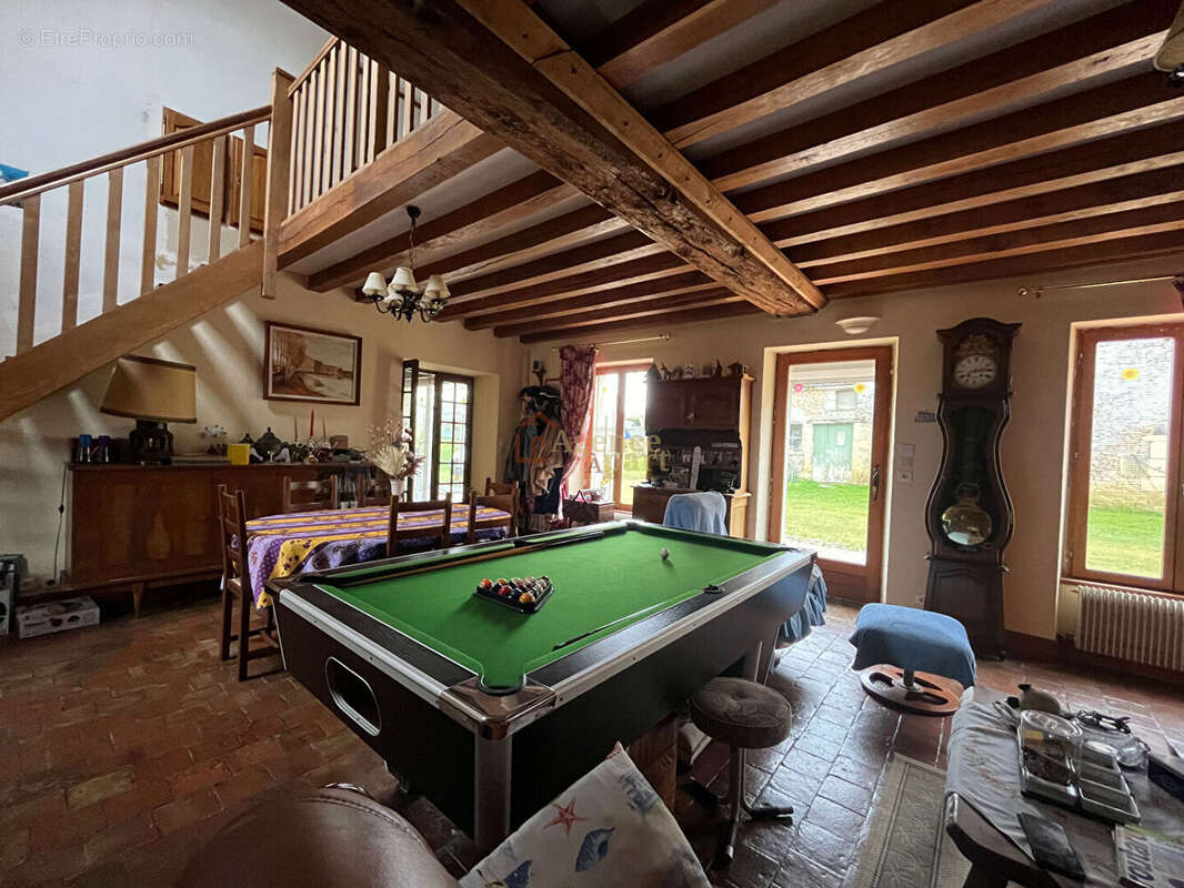 Maison à ARGENCES