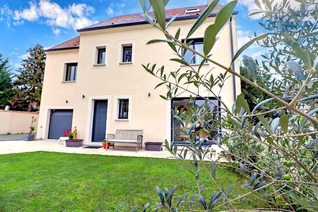 Maison à MAREIL-MARLY