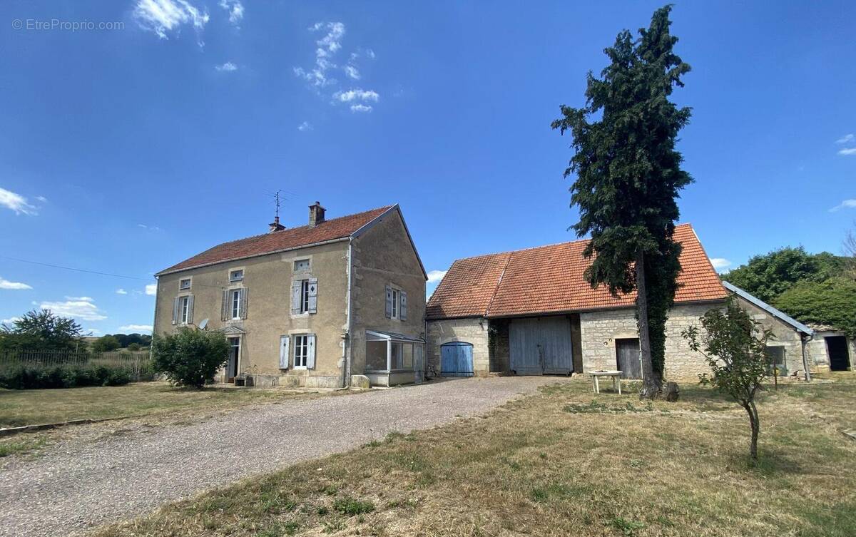 Maison à GRANCEY-LE-CHATEAU-NEUVELLE