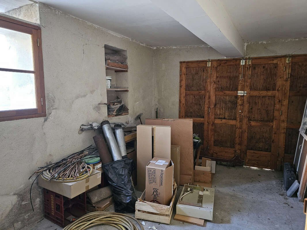 Appartement à LA ROQUE-D&#039;ANTHERON