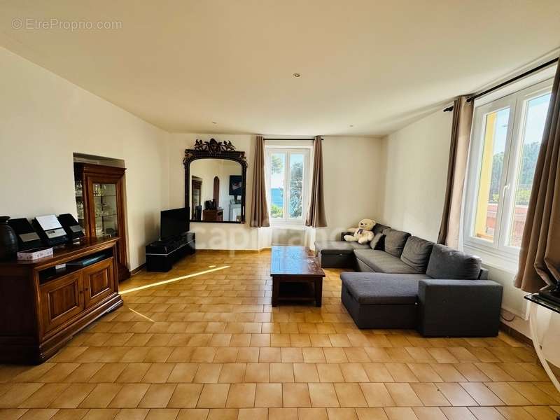 Appartement à EZE