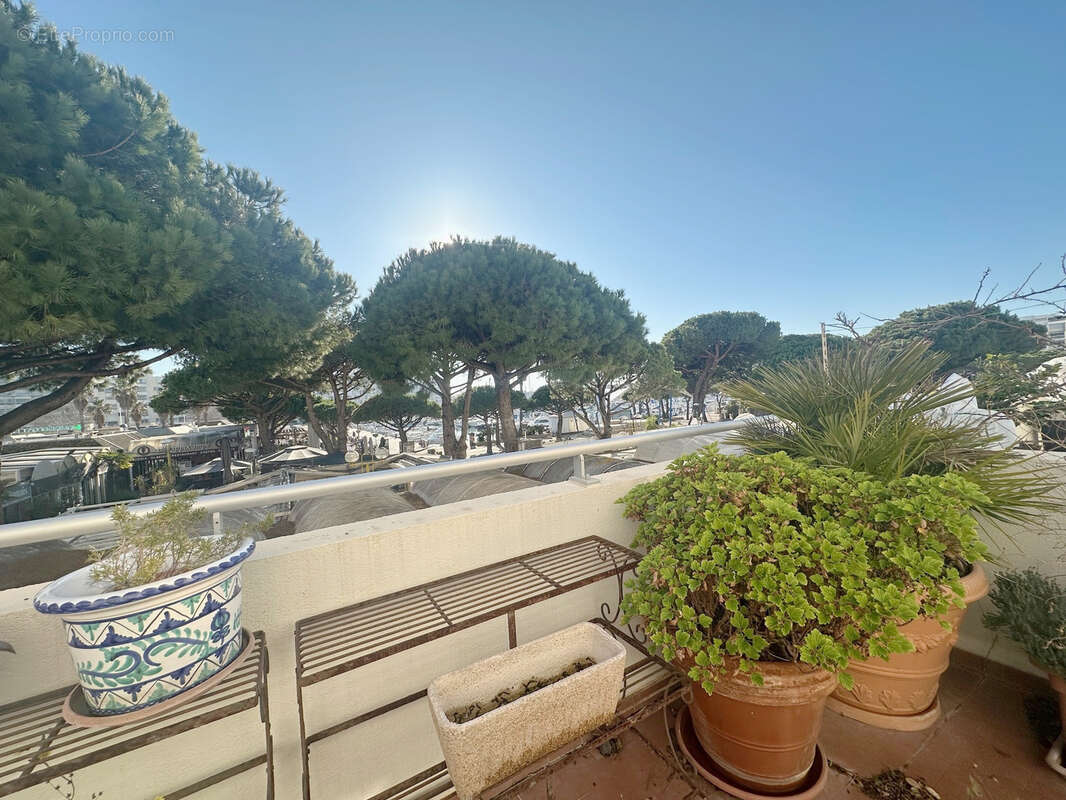 Appartement à MAUGUIO