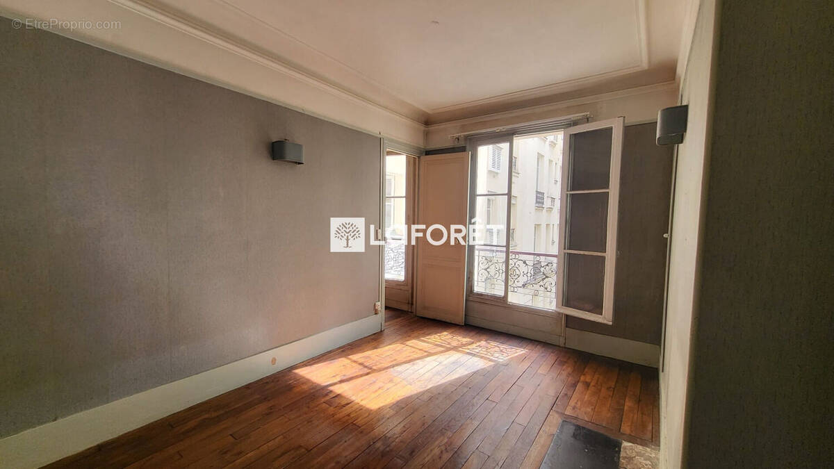 Appartement à PARIS-14E