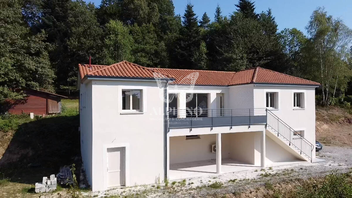 Maison à BONNAC-LA-COTE