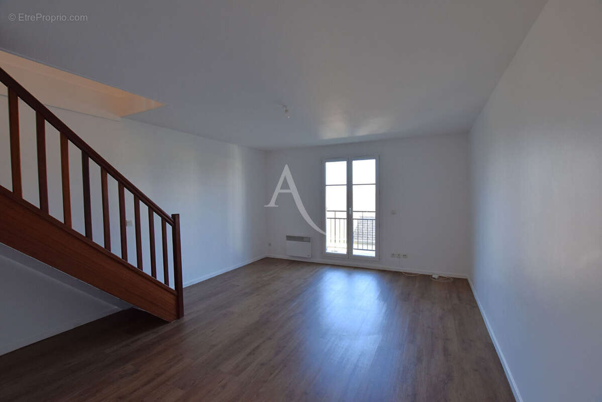 Appartement à COMBS-LA-VILLE