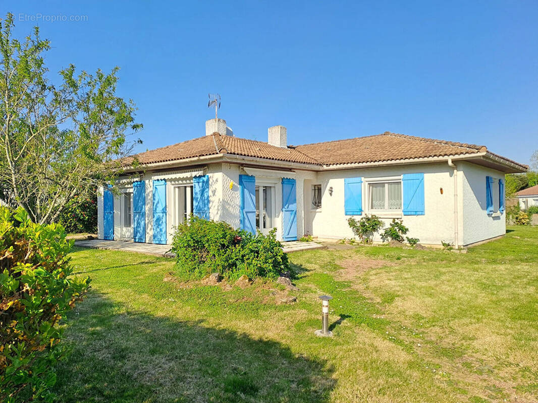 Maison à SAINT-CHRISTOPHE-DU-LIGNERON