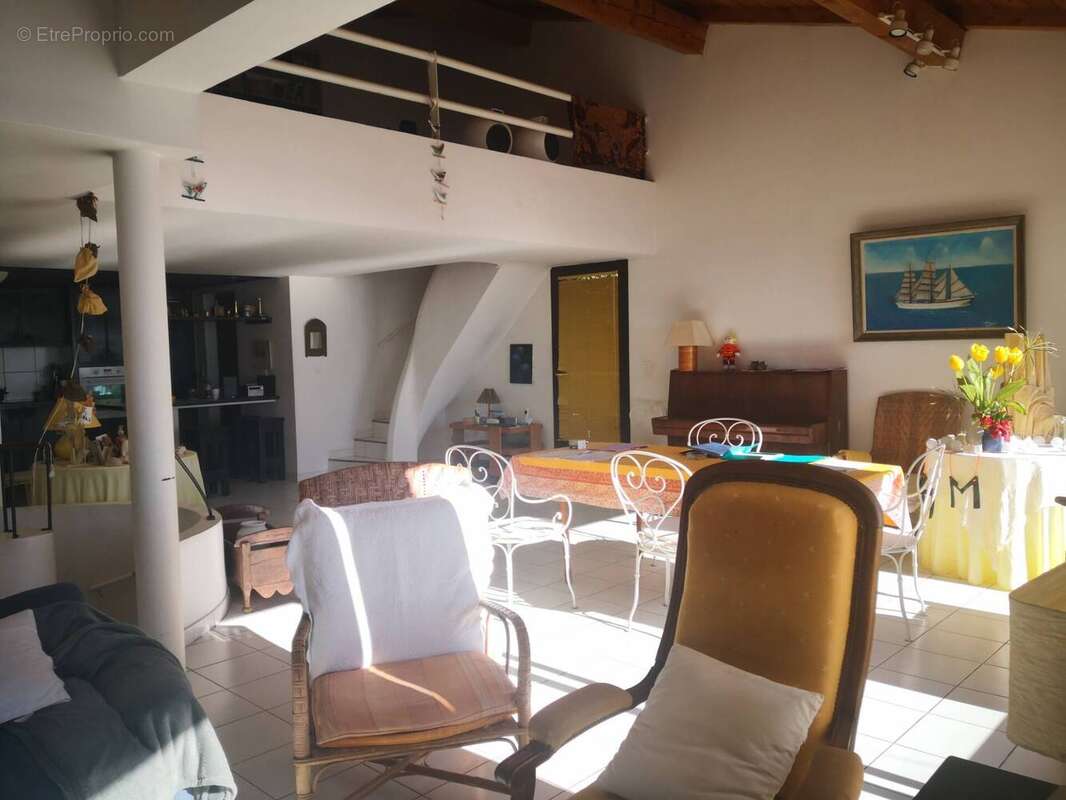 Maison à CARQUEIRANNE