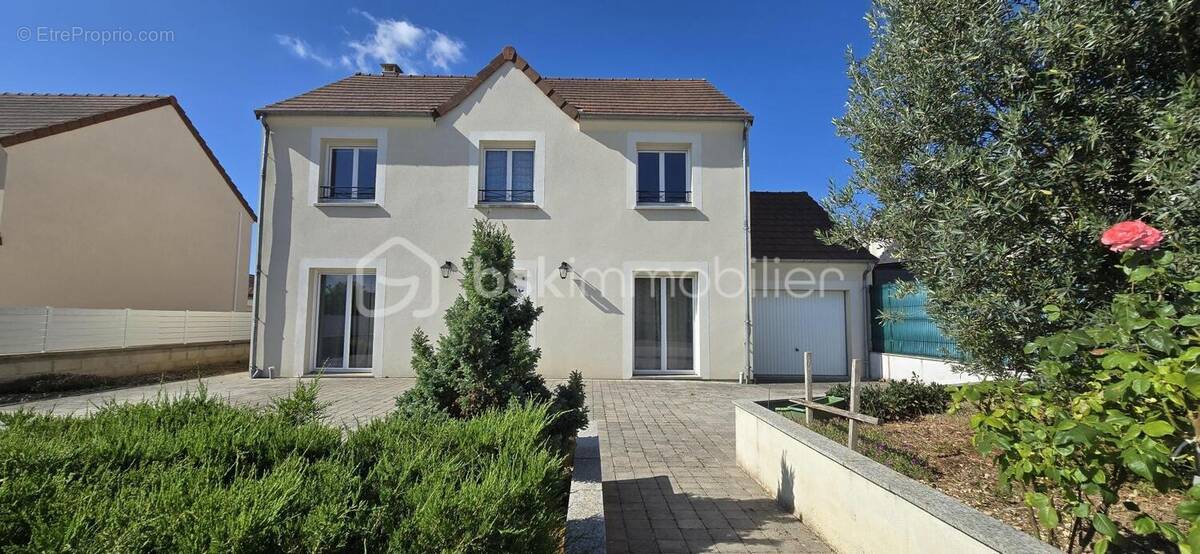 Maison à VERT-LE-PETIT