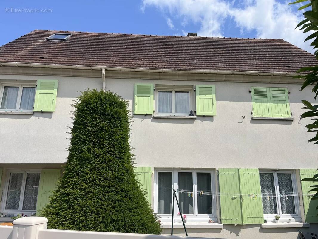 Maison à LES CLAYES-SOUS-BOIS