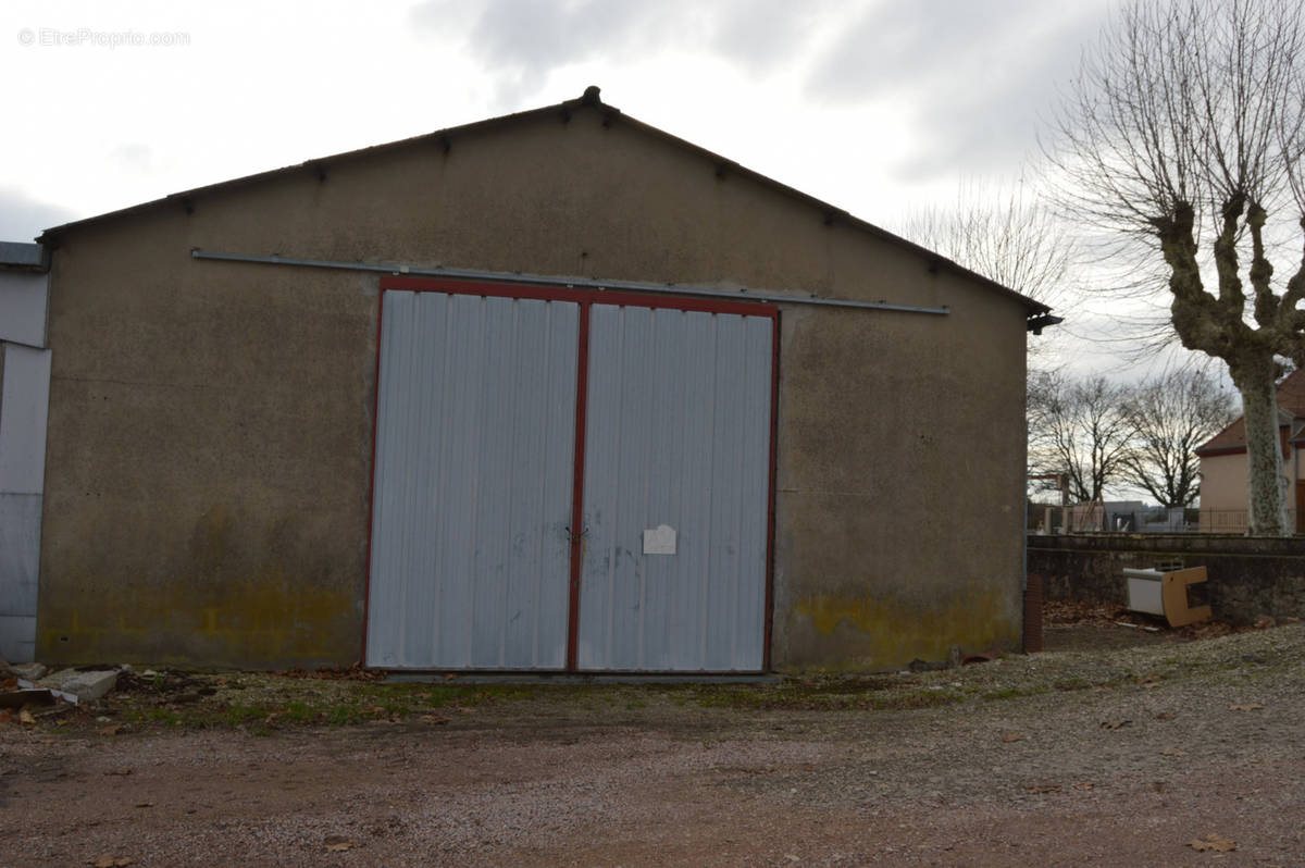 Commerce à PERRECY-LES-FORGES