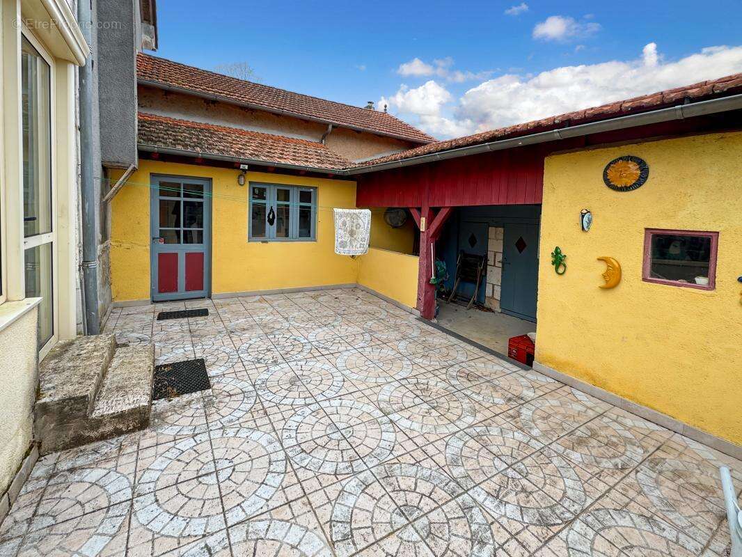 Maison à NEUVIC