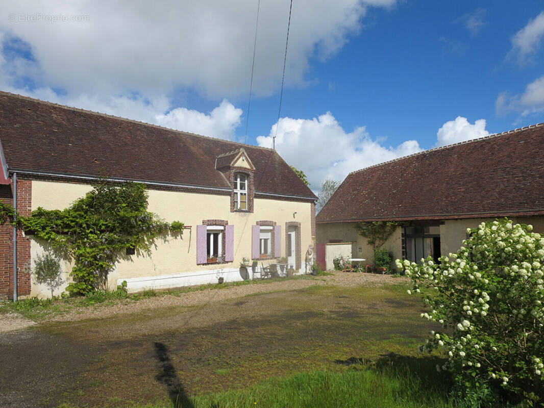 Maison à THIRON-GARDAIS