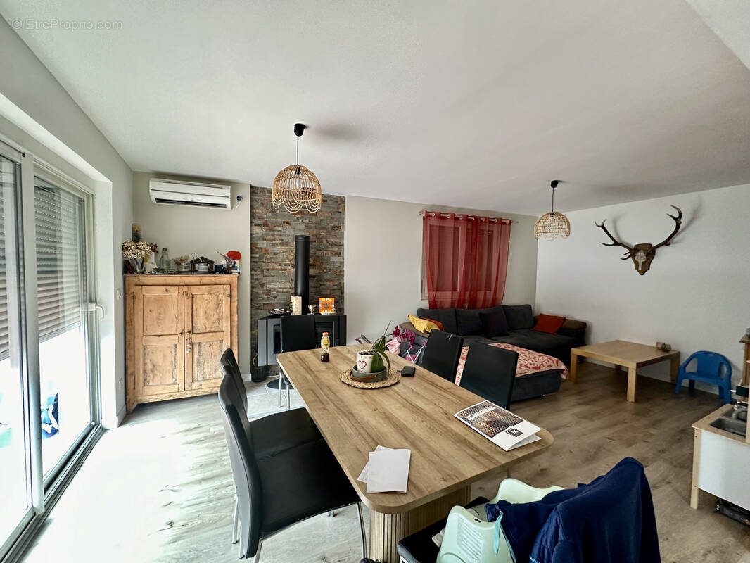 Maison à MAS-SAINTES-PUELLES