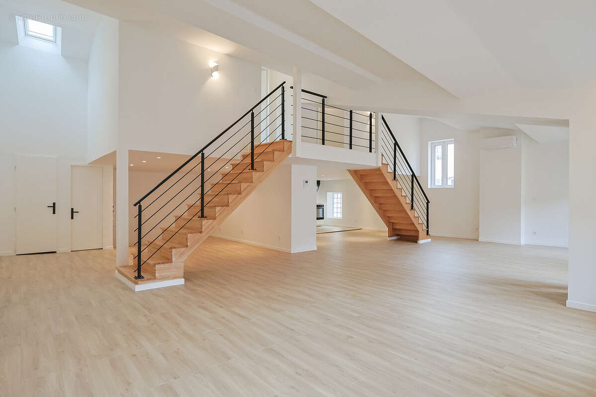 Appartement à SOLLIES-PONT