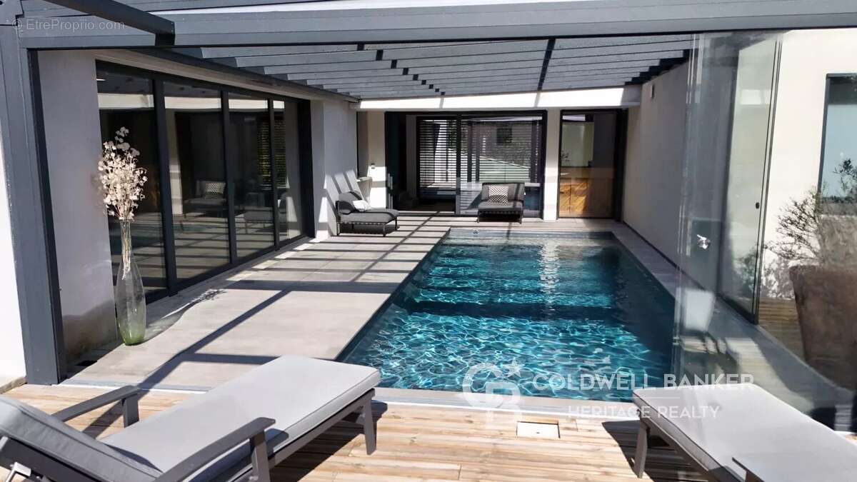 Appartement à CHARBONNIERES-LES-BAINS