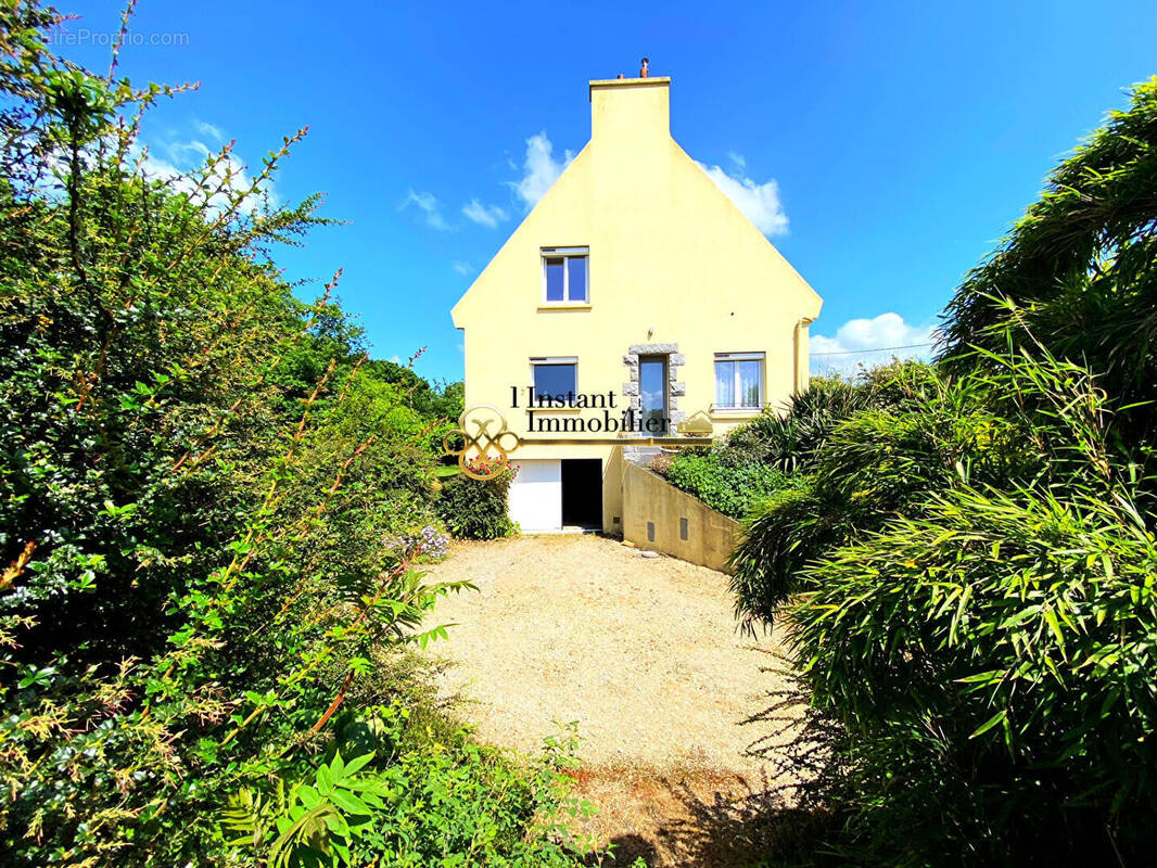 Maison à PLEYBER-CHRIST