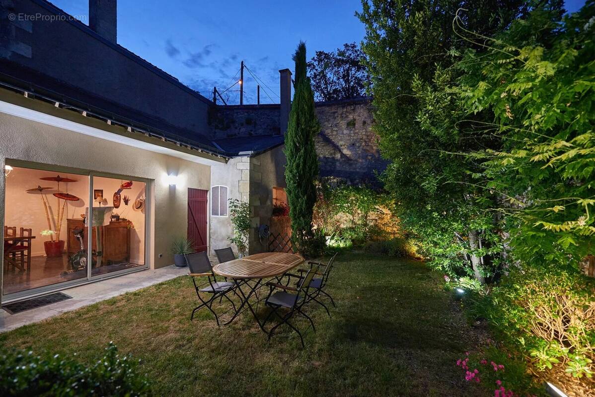 Maison à AZAY-LE-RIDEAU