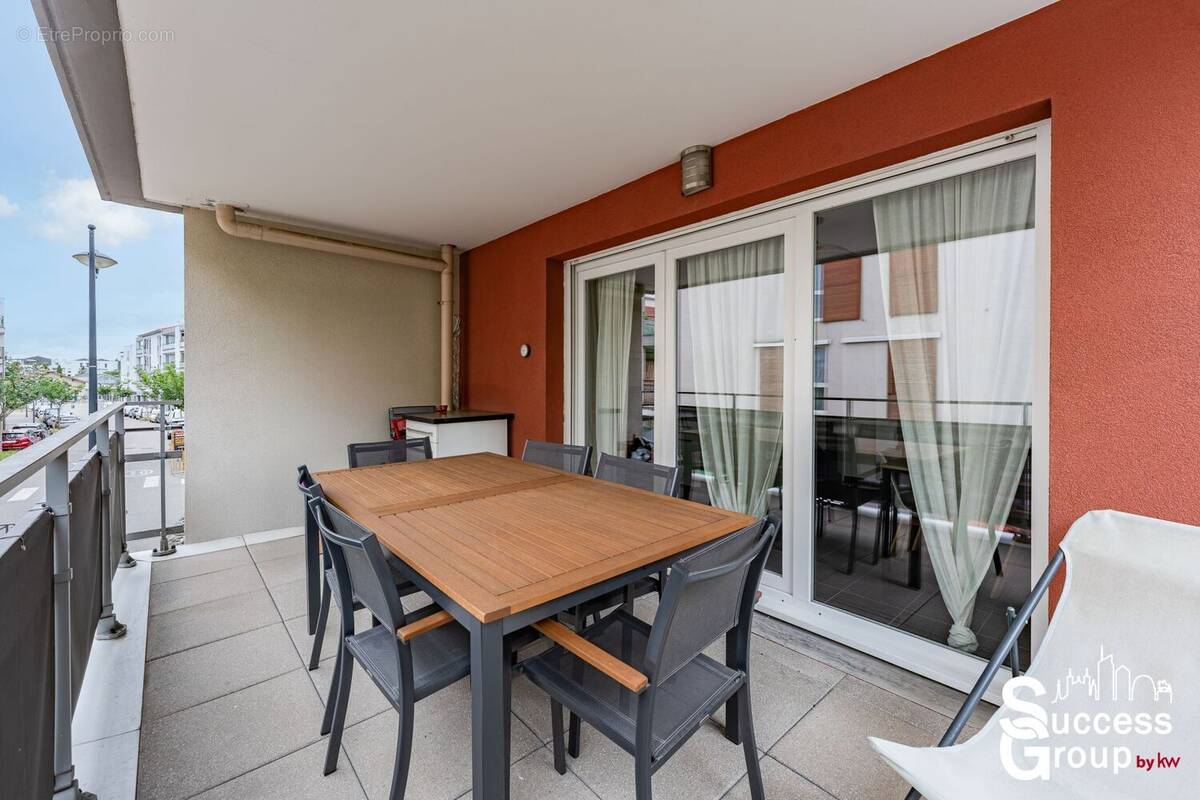 Appartement à MEYZIEU