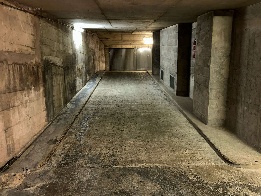 Parking à PARIS-19E