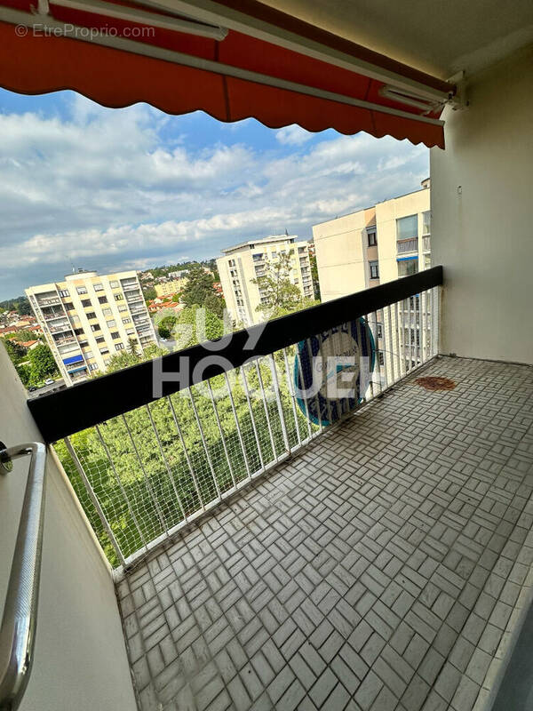 Appartement à SAINT-GENIS-LAVAL