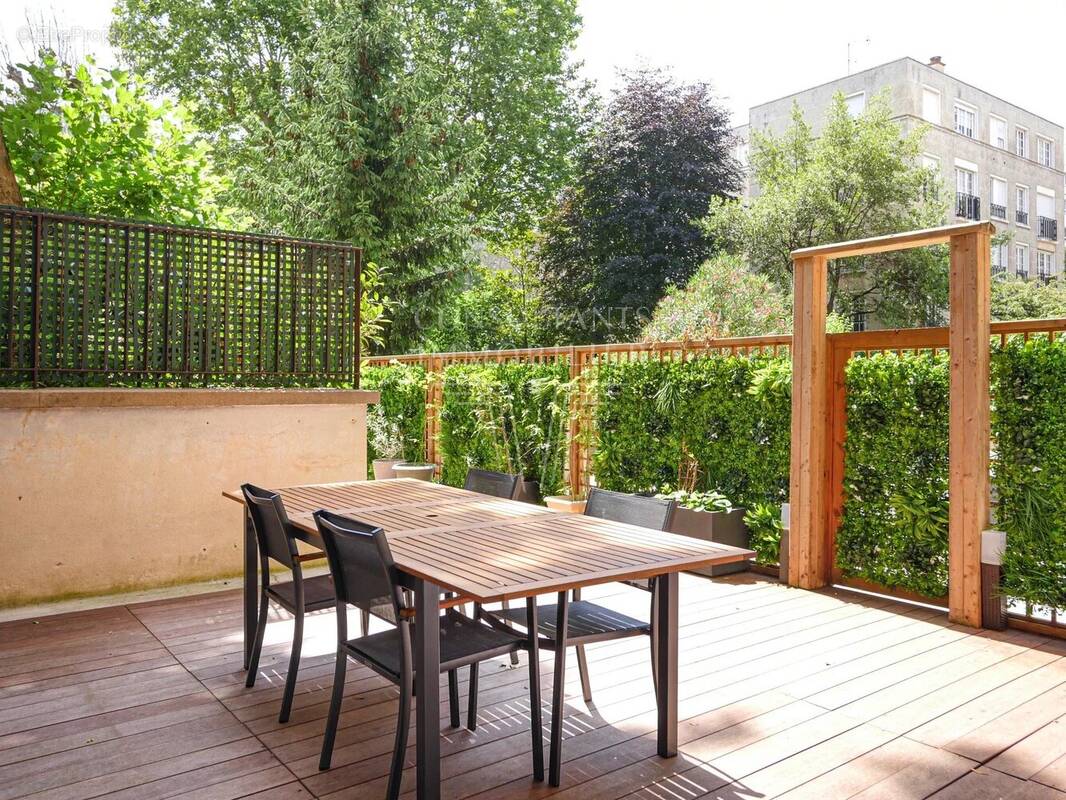 Appartement à NEUILLY-SUR-SEINE