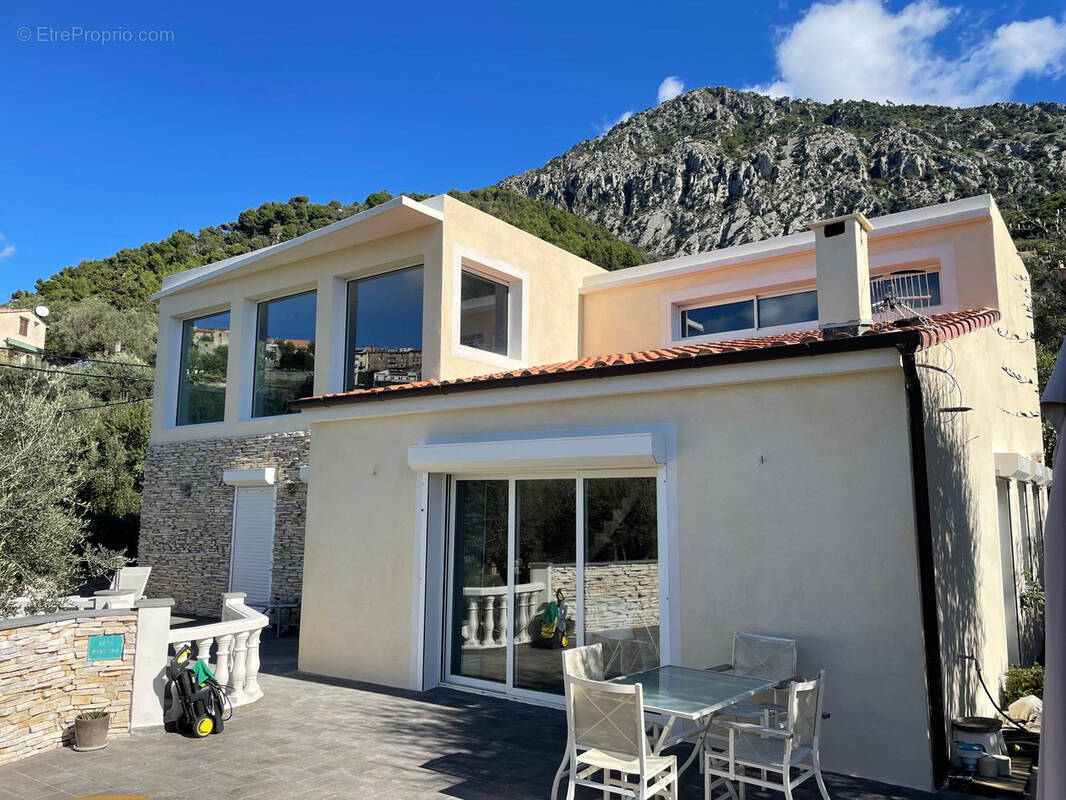 Maison à CASTELLAR