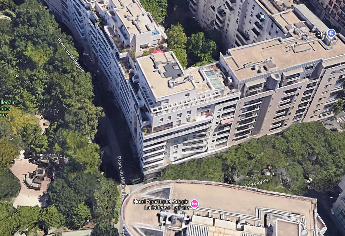 Appartement à COURBEVOIE
