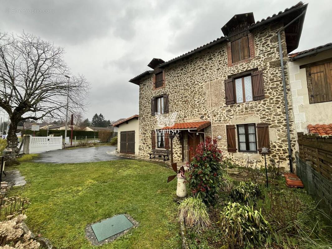 Maison à ROCHECHOUART