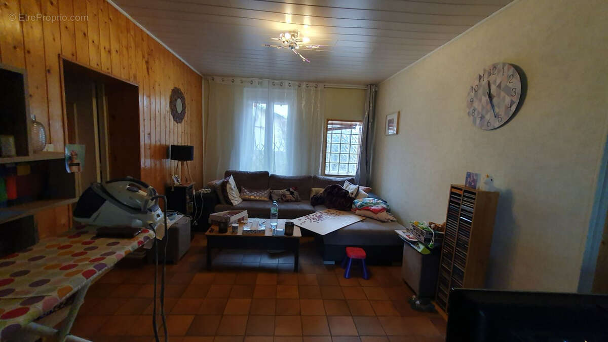Appartement à CREUZIER-LE-VIEUX