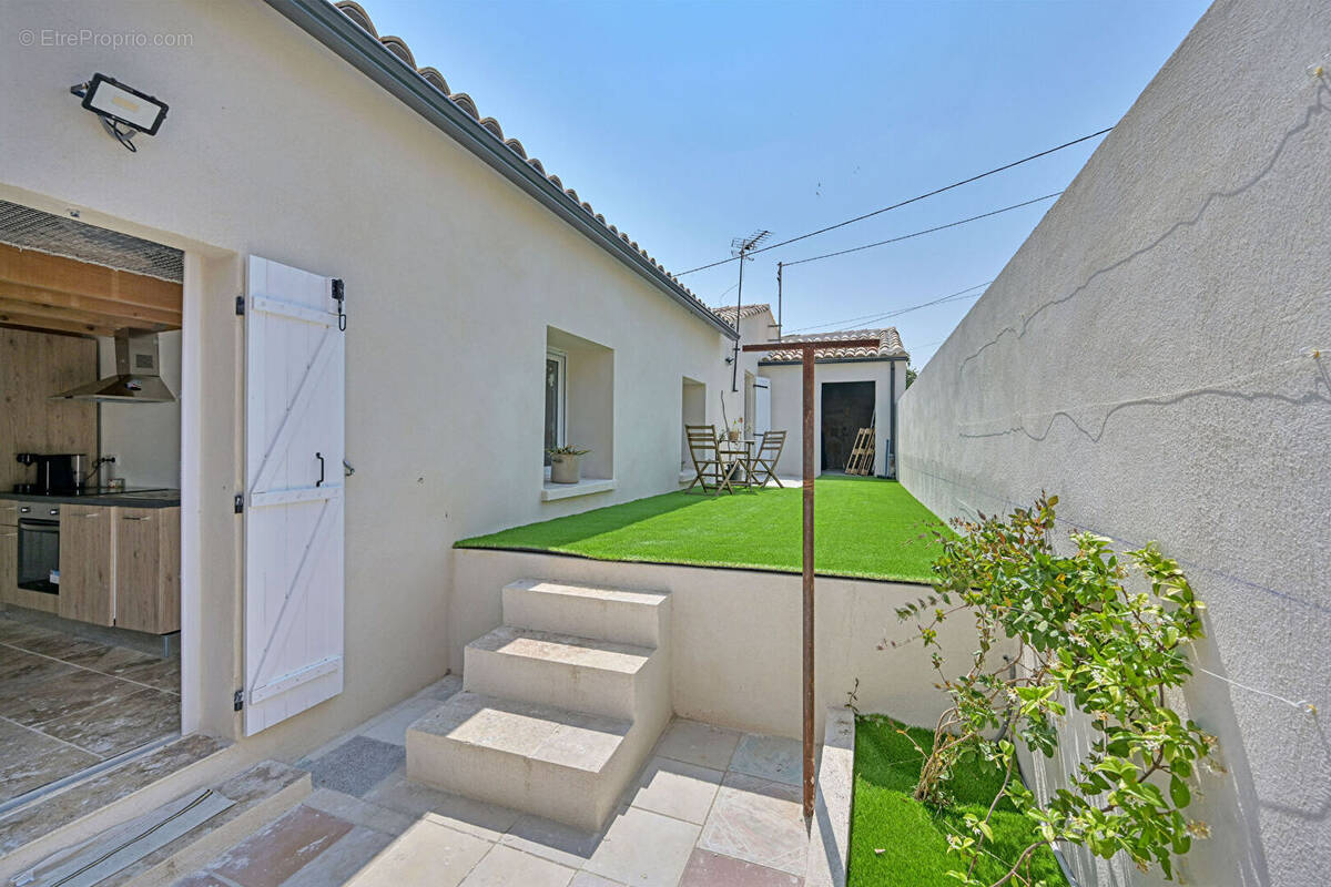 Maison à UCHAUD