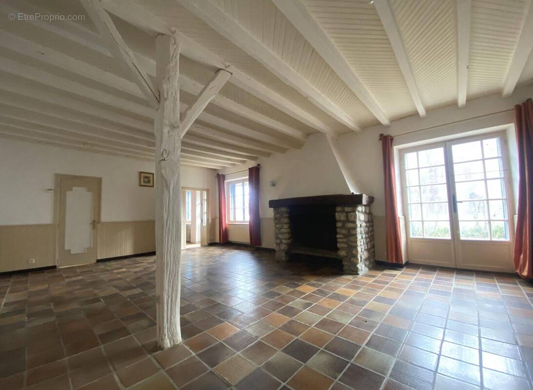 Maison à PLAIMPIED-GIVAUDINS
