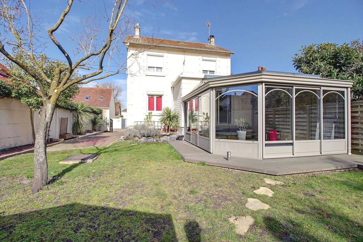 Maison à SAINT-ETIENNE-DU-ROUVRAY