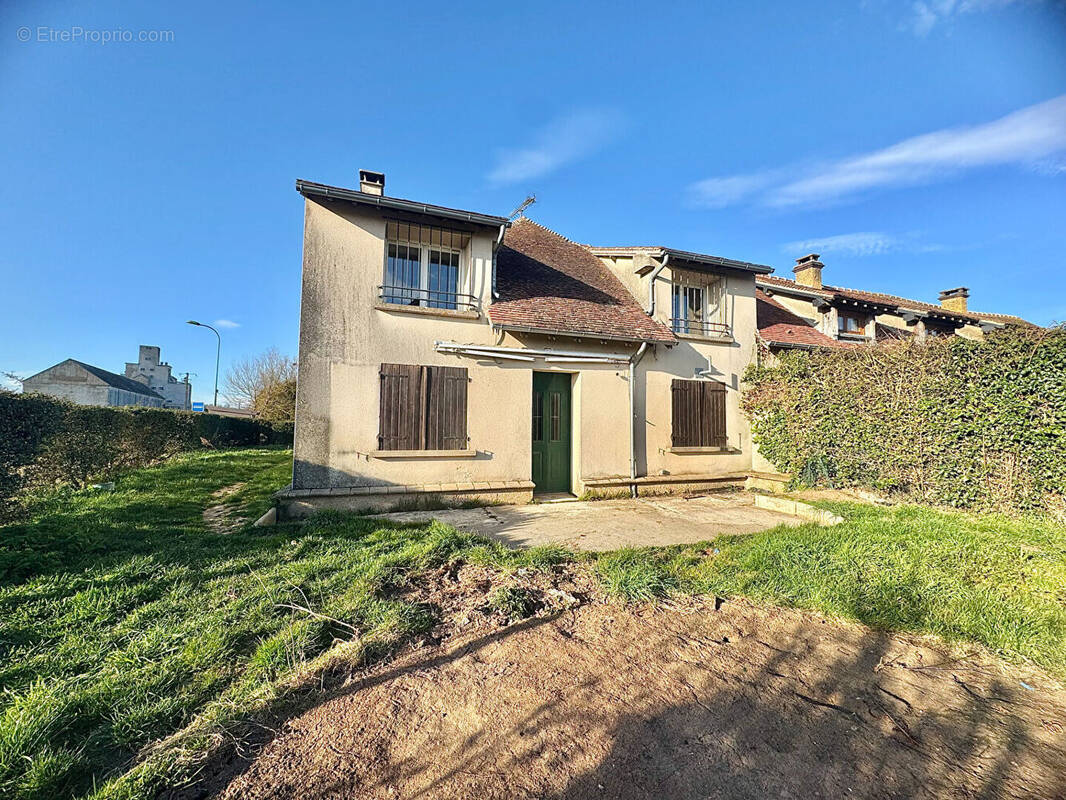 Maison à DAMVILLE