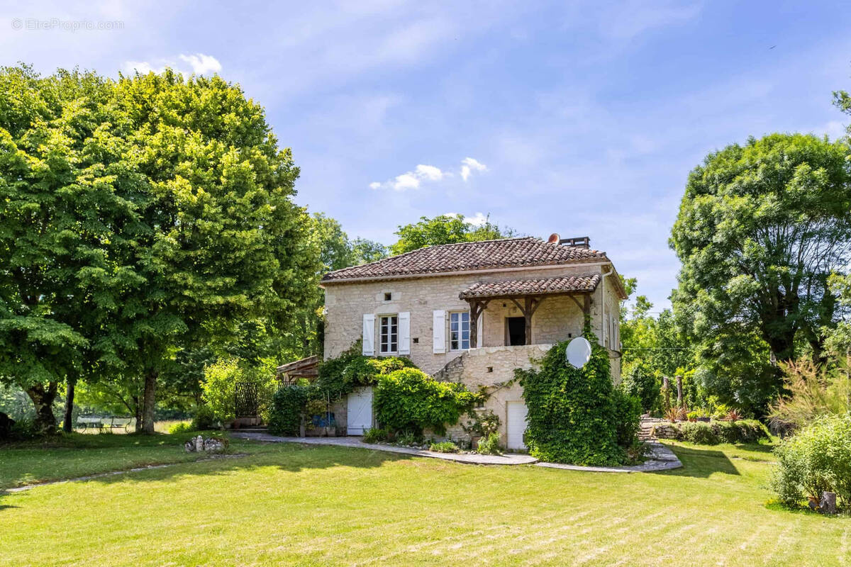 Maison à MONTCUQ