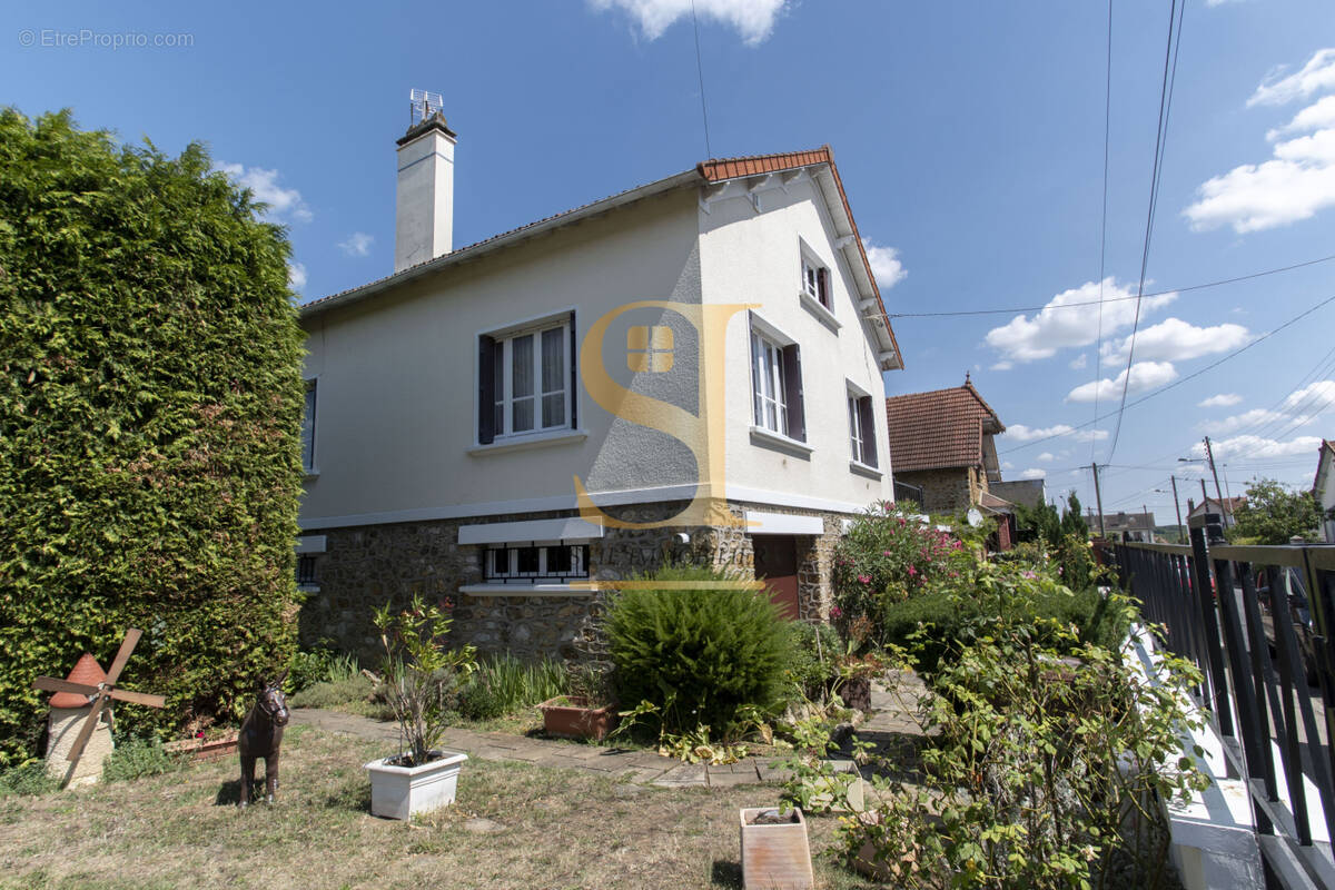 Maison à RIS-ORANGIS