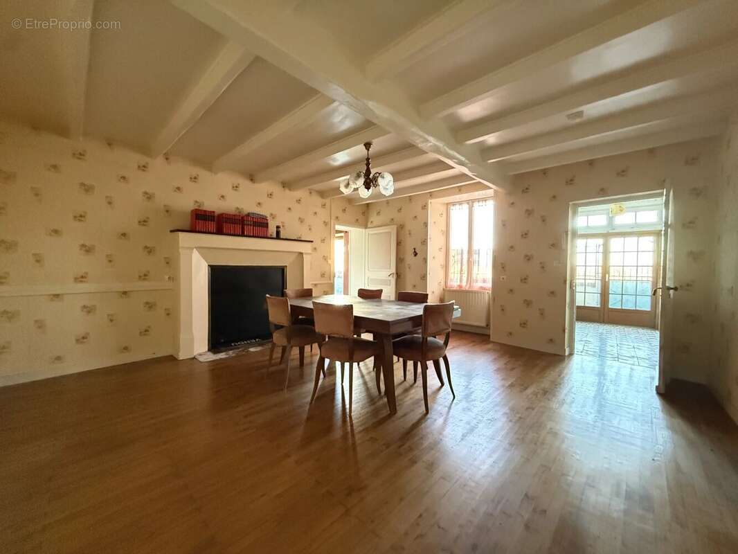 Maison à SOUVIGNE
